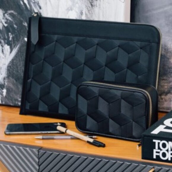 Welden Improvisor Slim Sleeve for MacBooks, iPads and Tablets up to 12", Black - Picture 2 of 3